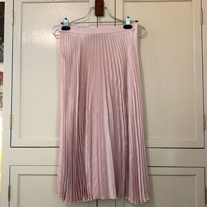 Pleated pink skirt